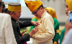 Jufri Rahman Terima Pin Kehormatan MKT Sulsel, Tekankan Peran Budaya Hadapi Modernisasi