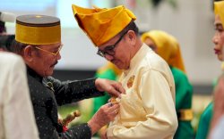 Pin Kehormatan untuk Sekprov Sulsel, Jufri Rahman: "MKT Pemersatu Kerajaan di Era Modern