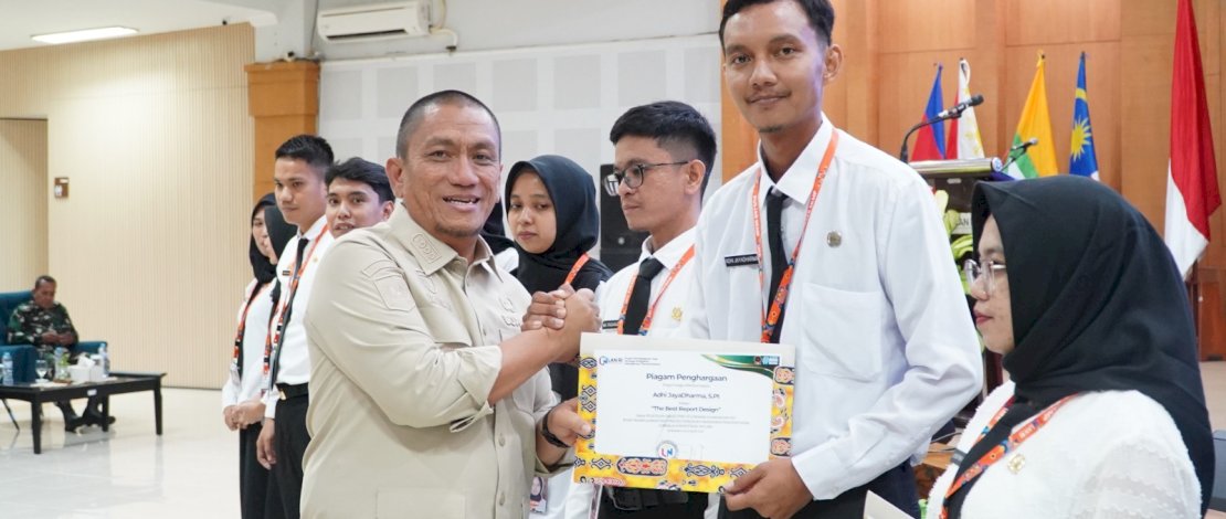Bupati Luwu Timur menyerahkan langsung Surat Tanda Tamat Pelatihan (STTP) serta piagam penghargaan kepada peserta terbaik I, II, dan III dari setiap angkatan.