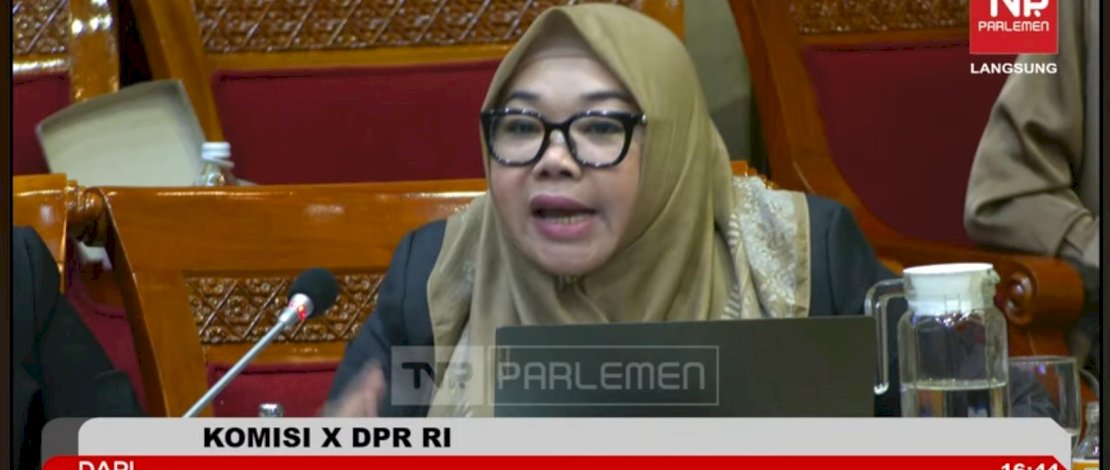 Sekjen HPTKes, Dr Andi Maryam, saat RDPU dengan Komisi X DPR RI. 