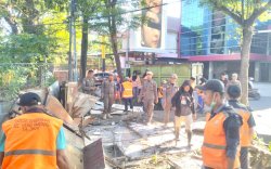 Penertiban Lapak PKL di Maloku, Pemkot Kembalikan Fungsi Trotoar untuk Pejalan Kaki