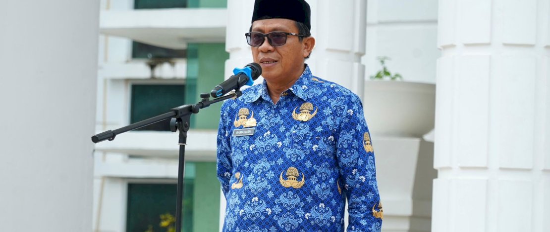 Sekretaris Daerah Kabupaten Luwu Timur, Dr. Ramadhan Pirade, saat Upacara Hari Kesadaran Nasional (HKN) yang berlangsung di halaman Kantor Bupati Luwu Timur, Jum'at, 17 April 2026.