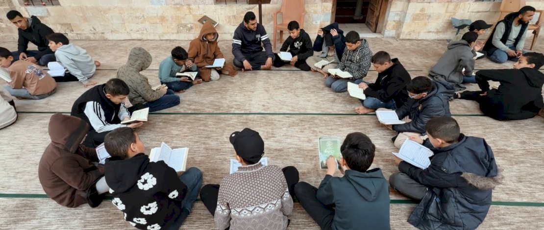 Puluhan guru Al-Quran dan pengajar tahfizh di wilayah utara dan selatan Jalur Gaza menerima bantuan finansial melalui program penyaluran Zakat Mal.