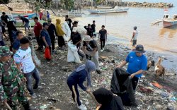 Jumat Bersih, Bupati Bantaeng Keliling dan Turun Langsung Bersihkan Lingkungan