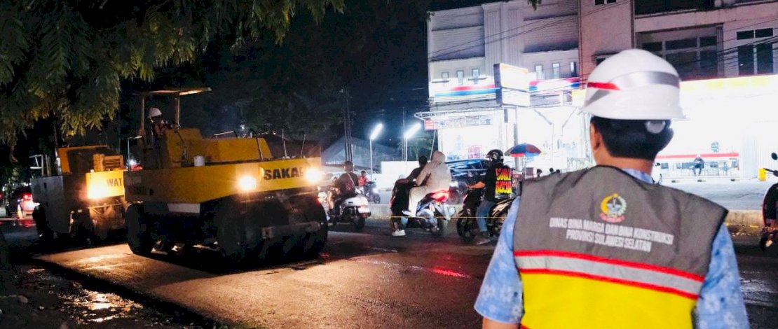 Respon Keluhan Debu, Pemprov Sulsel Kebut Pengaspalan Malam Hari di Ruas Aroepala