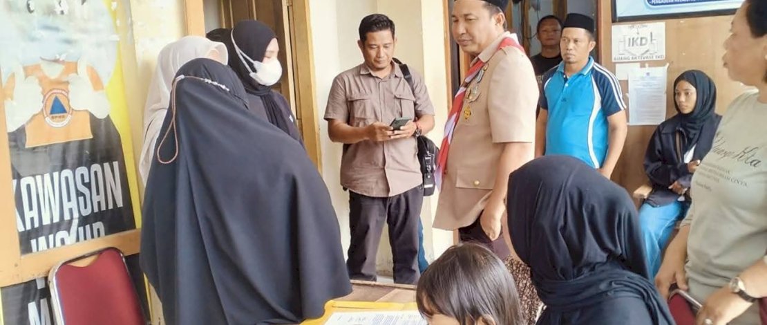 Pastikan Layanan Tetap Berjalan Saat WFH, Bupati Luwu Utara Pantau Langsung Pelayanan di Disdukcapil