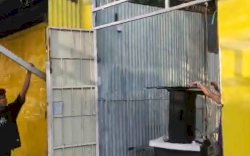 Pendekatan Humanis, 40-an Lapak Cat Kuning di Jalan Tinumbu, Bongkar Mandiri Tanpa Konflik