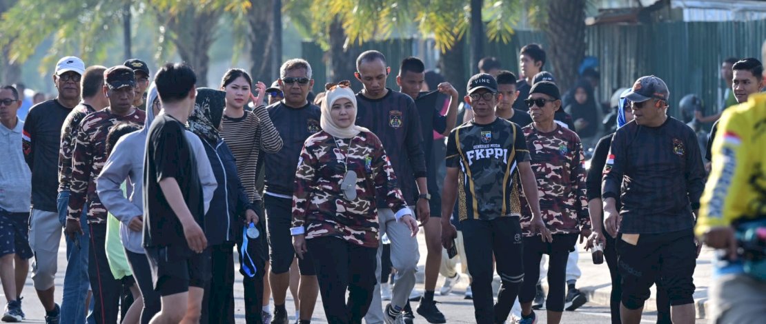 Wakil Wali Kota Makassar yang juga Ketua FKPPI Sulsel, Aliyah Mustika Ilham, bersama Wali Kota Makassar periode 2004&ndash;2014 yang juga Ketua KBPP Polri Sulsel, Ilham Arief Sirajuddin (IAS), menghadiri Jalan Sehat Silaturahmi KBPP Polri dan FKPPI Sulsel.