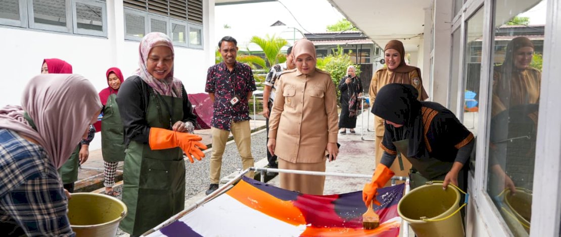 Wakil Wali Kota Makassar, Aliyah Mustika Ilham, melakukan kunjungan kerja ke Sentra Wirajaya Kementerian Sosial RI di Makassar, dalam rangka meninjau pelaksanaan pelatihan berbasis kompetensi bagi masyarakat rentan binaan, Selasa, 21 April 2026.
