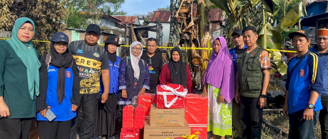 Gubernur Sulsel, Andi Sudirman Sulaiman mengirimkan bantuan melalui Dinas Sosial Provinsi Sulsel untuk korban kebakaran di Parepare.