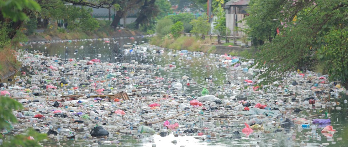 Sampah Menumpuk di Kanal Belakang Masjid Al Markas, Warga Resah Bau Menyengat