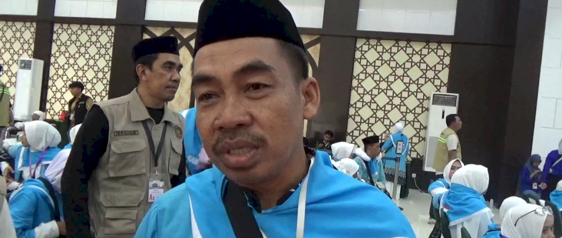 Asis Deng Lipung, seorang penjual ikan keliling asal Kabupaten Gowa yang akhirnya berhasil berangkat ke Tanah Suci tahun ini.