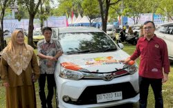 Jawab Kebutuhan Nakes, Gubernur Sulsel Serahkan Mobil Layanan Kesehatan untuk Warga Rongkong