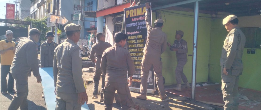 Penertiban Lapak PKL di Lajangiru Kec Ujung Pandang Berjalan Tertib, Drainase Jadi Prioritas