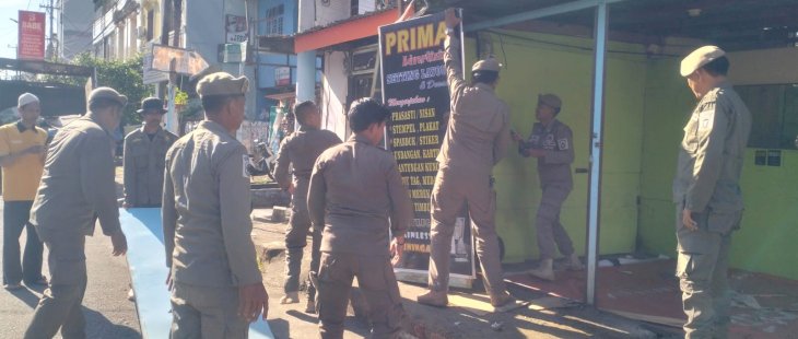 Penertiban Lapak PKL di Lajangiru Kec Ujung Pandang Berjalan Tertib, Drainase Jadi Prioritas