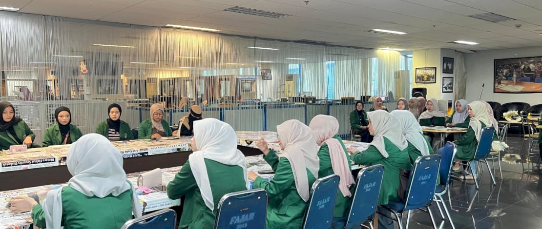 Mahasiswa Ilmu Komunikasi UMI Kunjungi Harian Fajar, Lihat Proses Pembuatan Berita