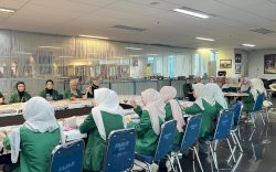 Mahasiswa Ilmu Komunikasi UMI Kunjungi Harian Fajar, Lihat Proses Pembuatan Berita