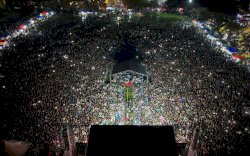 Puluhan Ribu Penonton Bertahan di Tengah Hujan, Kangen Band Tutup HUT Luwu Utara dengan Meriah