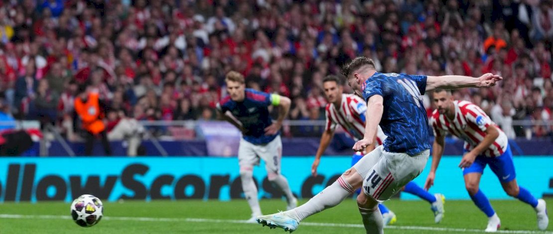 Viktor Gyokeres mencetak gol dari titik penalti di laga Atletico Madrid vs Arsenal di leg 1 semifinal Liga Champions 2025/2026 di Riyadh Air Metropolitano, Kamis (30/04/2026) dini hari WIB. (AP Photo/Manu Fernandez)