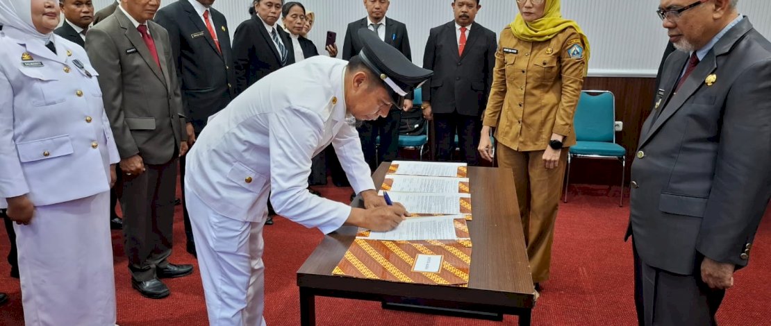 Sebanyak 21 Pejabat Administrator dan Pejabat Pengawas Lingkup Kabupaten Bantaeng resmi dilantik dan diambil sumpahnya oleh Wakil Bupati Bantaeng, Sahabuddin.