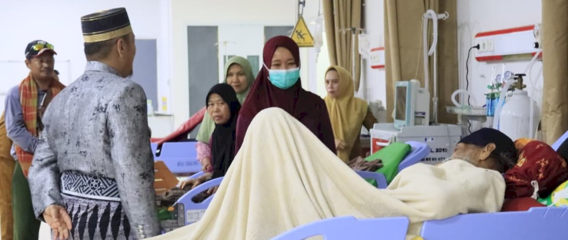 Bupati Luwu Timur, Irwan Bachri Syam didampingi Wakil Bupati Luwu Timur, Puspawati Husler meninjau pelayanan di Rumah Sakit Umum Daerah (RSUD) I Lagaligo Wotu, Senin, 4 Mei 2026. 