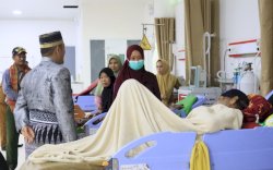 Dapati Antrean Panjang di RSUD I Lagaligo, Bupati Irwan Instruksi Tambah Meja Layanan