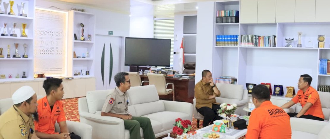 Bupati Luwu Timur, Irwan Bachri Syam, menerima kunjungan jajaran Basarnas Makassar, Ruang Kerja Bupati, Selasa, 5 Mei 2026.