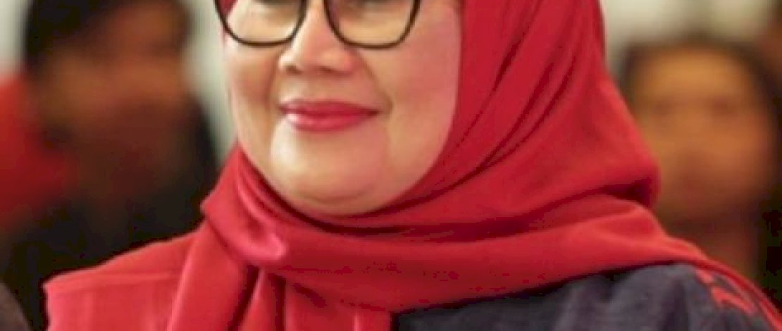 Dr. Hj. Hayarna Hakim, SH