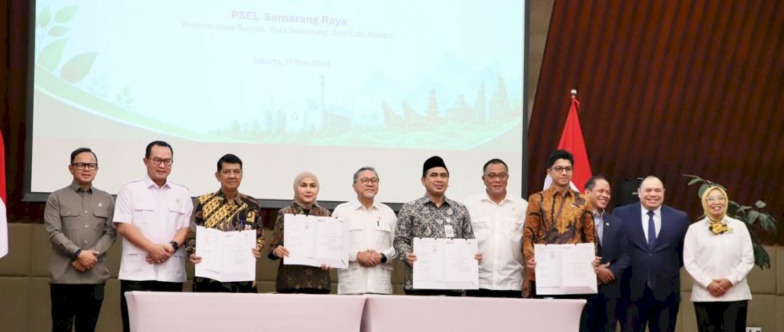 Penandatanganan kesepakatan bersama antara pemerintah daerah (Pemda) dan Danantara terkait percepatan pembangunan PSEL di Kantor Kementerian Koordinator Bidang Pangan, Jakarta. (Istimewa)
