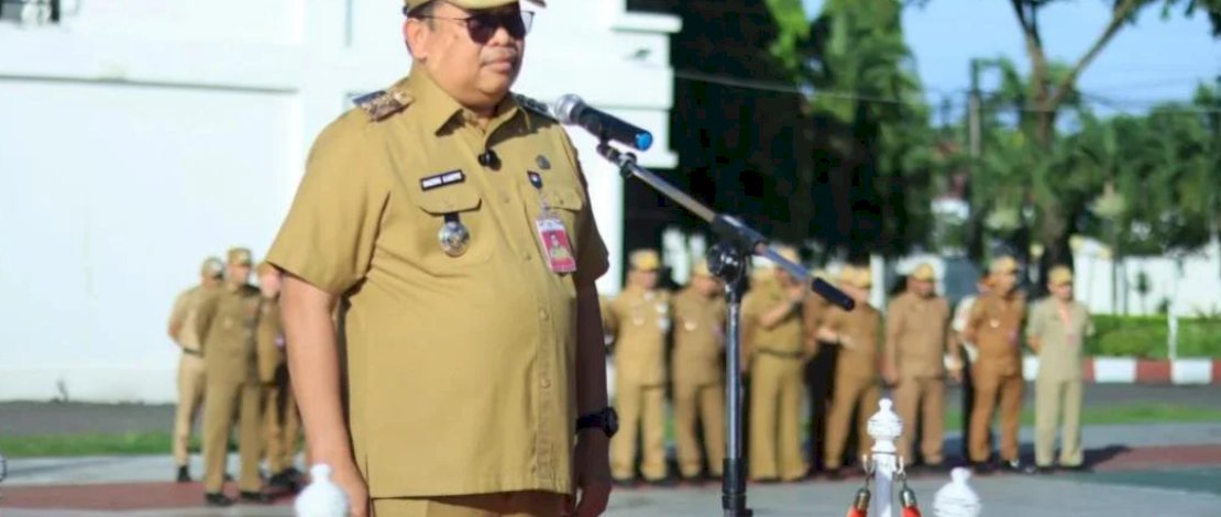 Bupati Takalar, Mohammad Firdaus Daeng Manye, memberikan arahan tegas kepada seluruh Aparatur Sipil Negara (ASN). Hal ini disampaikan saat memimpin Apel Lingkup Pemerintah Kabupaten Takalar di Lapangan Upacara Kantor Bupati pada Senin (11/5/2026).