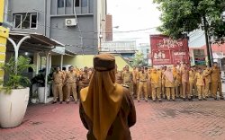 Pimpin Apel Pagi, Camat Ujung Pandang Tekankan Disiplin dan Implementasi Nilai ASN BerAKHLAK