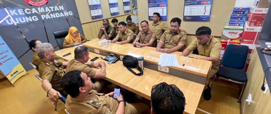 Rapat tindak lanjut bersama seluruh lurah se-Kecamatan Ujung Pandang terkait break down RKTL pemilahan dan pengelolaan sampah.

