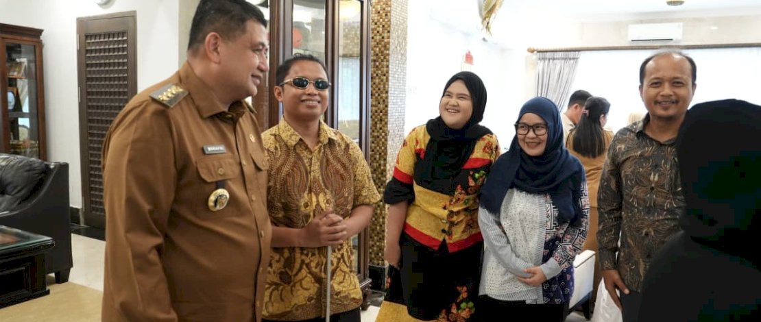 Wali Kota Makassar, Munafri Arifuddin, menegaskan komitmen kuat Pemerintah Kota Makassar, untuk terus membangun kota yang inklusif dan ramah bagi semua, termasuk penyandang disabilitas. 