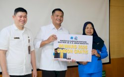 Bupati Bantaeng Serahkan Dua Paket Umroh Gratis ke Pegawai RSUD Prof. Anwar Makkatutu
