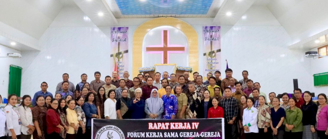 Rapat Kerja (Raker) IV Forum Kerja Sama Gereja-gereja (FKSG) Kabupaten Luwu Timur yang dibuka langsung oleh Wakil Bupati Puspawati Husler, di Gedung FKST Gloria Bayondo, Kecamatan Tomoni, Selasa, 12 Mei 2026.
