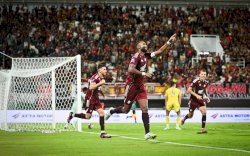 Sengit! PSM Makassar Tahan Imbang Persib Bandung 1-1 