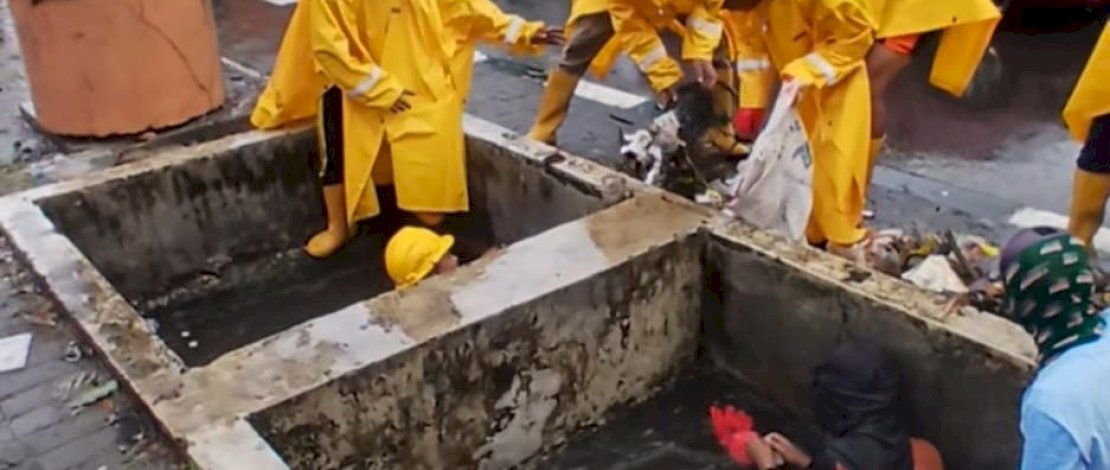 Dinas Pekerjaan Umum bergerak dengan menerjunkan puluhan tim Satgas drainase untuk melakukan penanganan di berbagai titik terdampak.