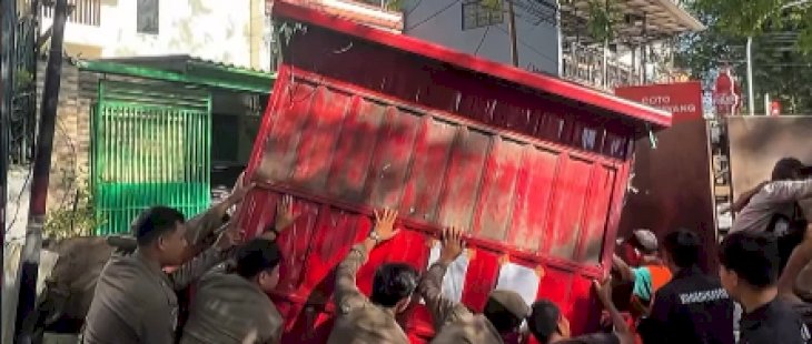 Tertibkan Lapak PK5 di Trotoar, Lurah Maloku: Kembalikan Fungsi Ruang Pejalan Kaki
