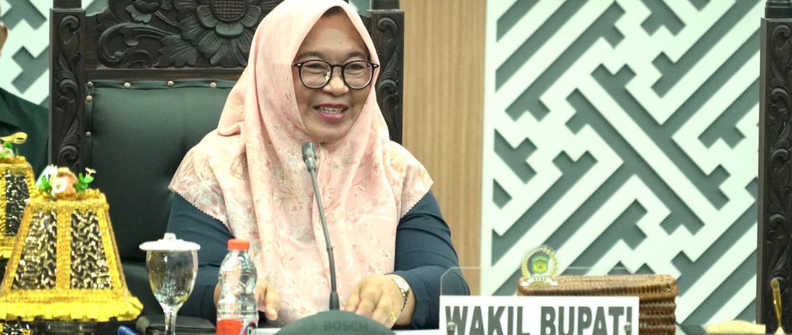 Wakil Bupati Luwu Timur, Puspawati Husler menghadiri Rapat Paripurna DPRD Kabupaten Luwu Timur dalam rangka penyampaian Jawaban Bupati atas Pemandangan Umum Fraksi-fraksi terhadap Perubahan Atas Peraturan Daerah Nomor 3 Tahun 2023 tentang Penyertaan Modal Pemerintah Daerah kepada Perumdam Waemami. 