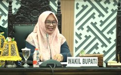 Hadiri Paripurna DPRD, Wabup Puspawati Jawab Pandangan Umum Fraksi Soal Ranperda Perumdam Waemami