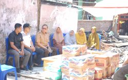 Kunjungi Korban Kebakaran di Jeneponto, Hamka B Kady Beri Bantuan Sembako dan Bedah Rumah