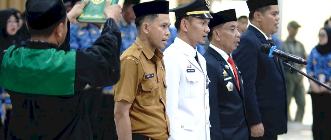 Bupati Jeneponto Paris Yasir menghadiri Pelantikan dan Pengambilan Sumpah/Janji Pejabat Pimpinan Tinggi Pratama, Pejabat Administrator, dan Pejabat Pengawas di Lingkup Pemerintah Kabupaten Jeneponto yang berlangsung di Ruang Pola Kantor Bupati Jeneponto, Senin, 18.Mei 2026.
