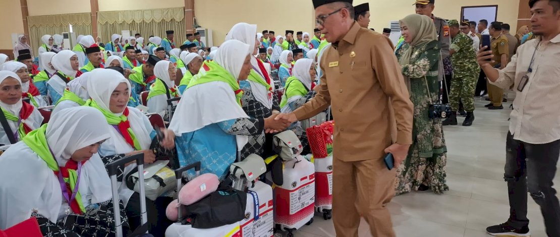 Pemerintah Kabupaten Bantaeng secara resmi melepas dan memberangkatkan Jamaah Calon Haji Kabupaten Bantaeng Tahun 1447 H/2026 M yang dipusatkan di Gedung Balai Kartini Kabupaten Bantaeng, Selasa, 19 Mei 2026.