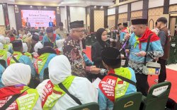 Wabup Bantaeng Dampingi Rombongan Jemaah Calon Haji di Embarkasi Makassar