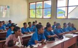 Ibu-Ibu Kampung Sawundarek Dibekali Digital Marketing hingga Tata Hidangan Wisata