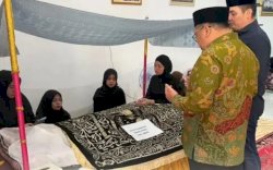 Wujud Empati, Daeng Manye Hadiri Langsung Rumah Duka Mertua Sekda Takalar
