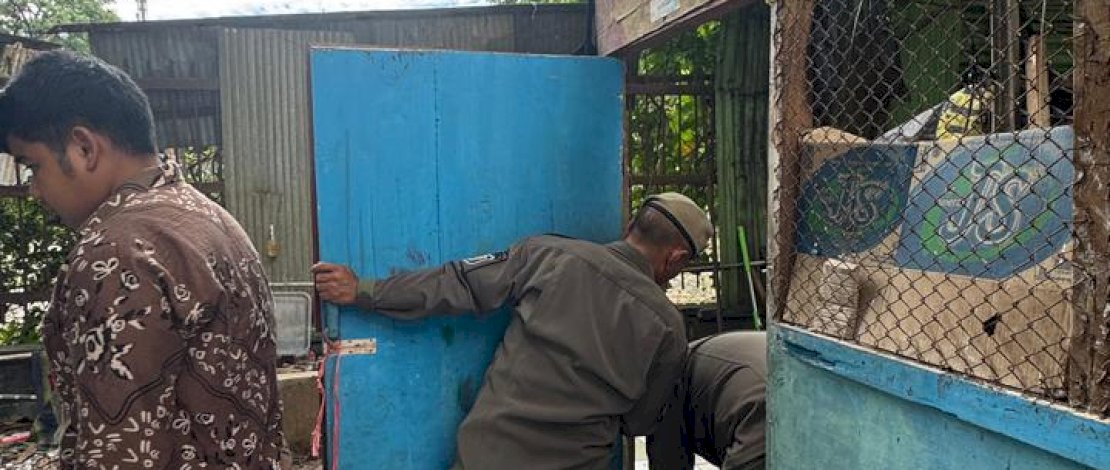 Kecamatan Ujung Pandang Bersih-Bersih Fasum, Lapak Liar yang Berdiri Puluhan Tahun Dibongkar