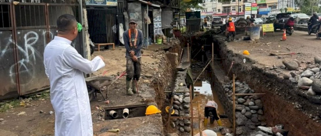 Gubernur Sulsel Tinjau Progres Jalan Hertasning, Drainase Diperbesar untuk Atasi Genangan