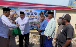 Lima Ekor Sapi Kurban Polres Selayar Dibagikan untuk Ratusan Warga di Hari Raya