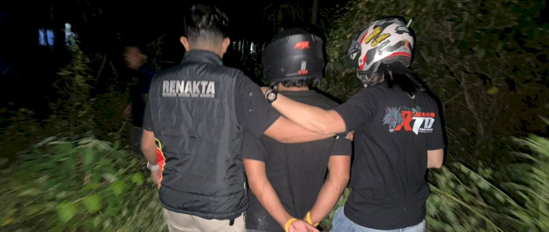 Seorang pemuda di Kabupaten Kepulauan Selayar, berinisial ST (35 tahun), diamankan polisi setelah melakukan penganiayaan terhadap warga AM (46 tahun), Sabtu malam, 30 Mei 2026. ST diketahui dalam kondisi mabuk, setelah mengonsumsi minuman keras.